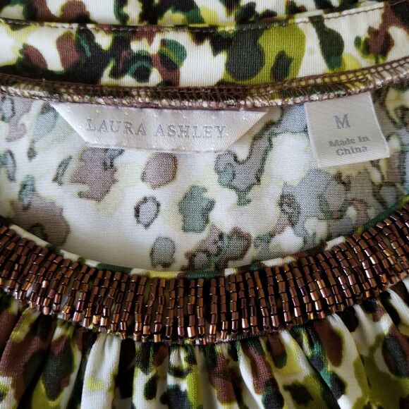 Laura Ashley, Printed Top Blouse with Beads, Bat Sleeves - Size M - Picture 4 of 4